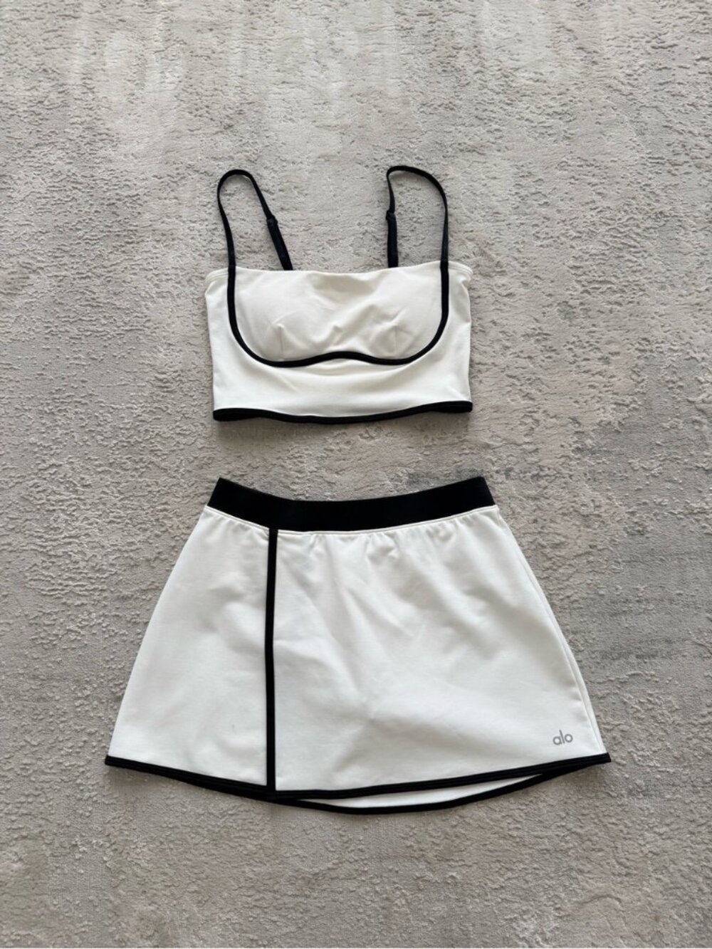 ALO Yoga White Sports Crop and Skort with Black Trim - Picture 1 of 3